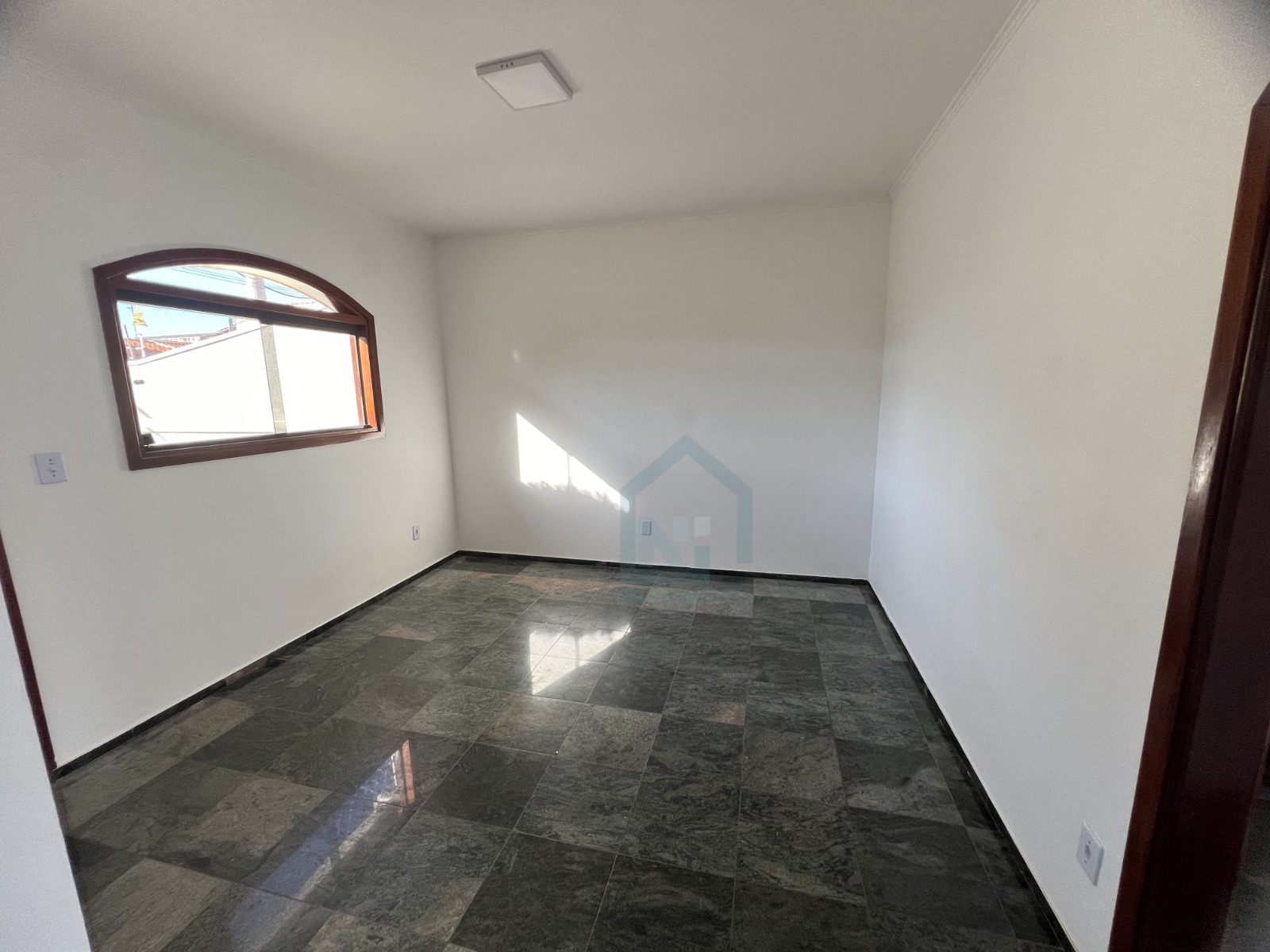 Imagens do imóveis Casa (Padrão), com 2 quartos e 2 banheiros à Venda, 360 m² em Vargem Grande do Sul/SP