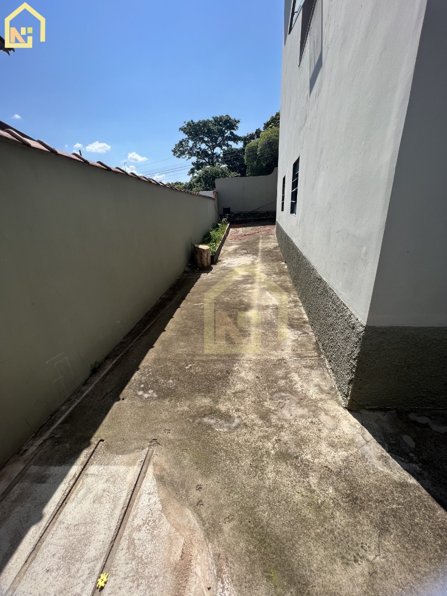 Imagens do imóveis Casa (Padrão), com 6 quartos e 2 banheiros à Venda, 190 m² em Vargem Grande do Sul/SP