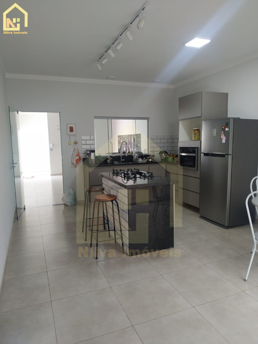 Imagens do imóveis Casa (Padrão), com 2 quartos e 3 banheiros à Venda, 250 m² em Vargem Grande do Sul/SP