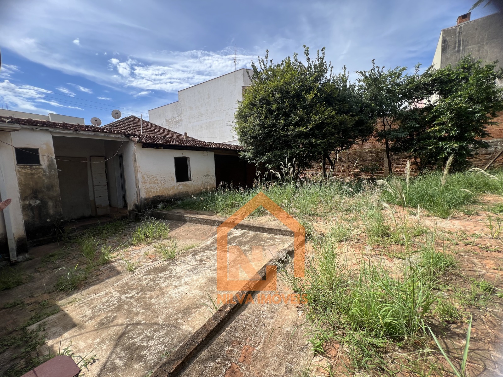 Imagens do imóveis Casa (Padrão), com 3 quartos e 1 banheiros à Venda, 402 m² em Vargem Grande do Sul/SP