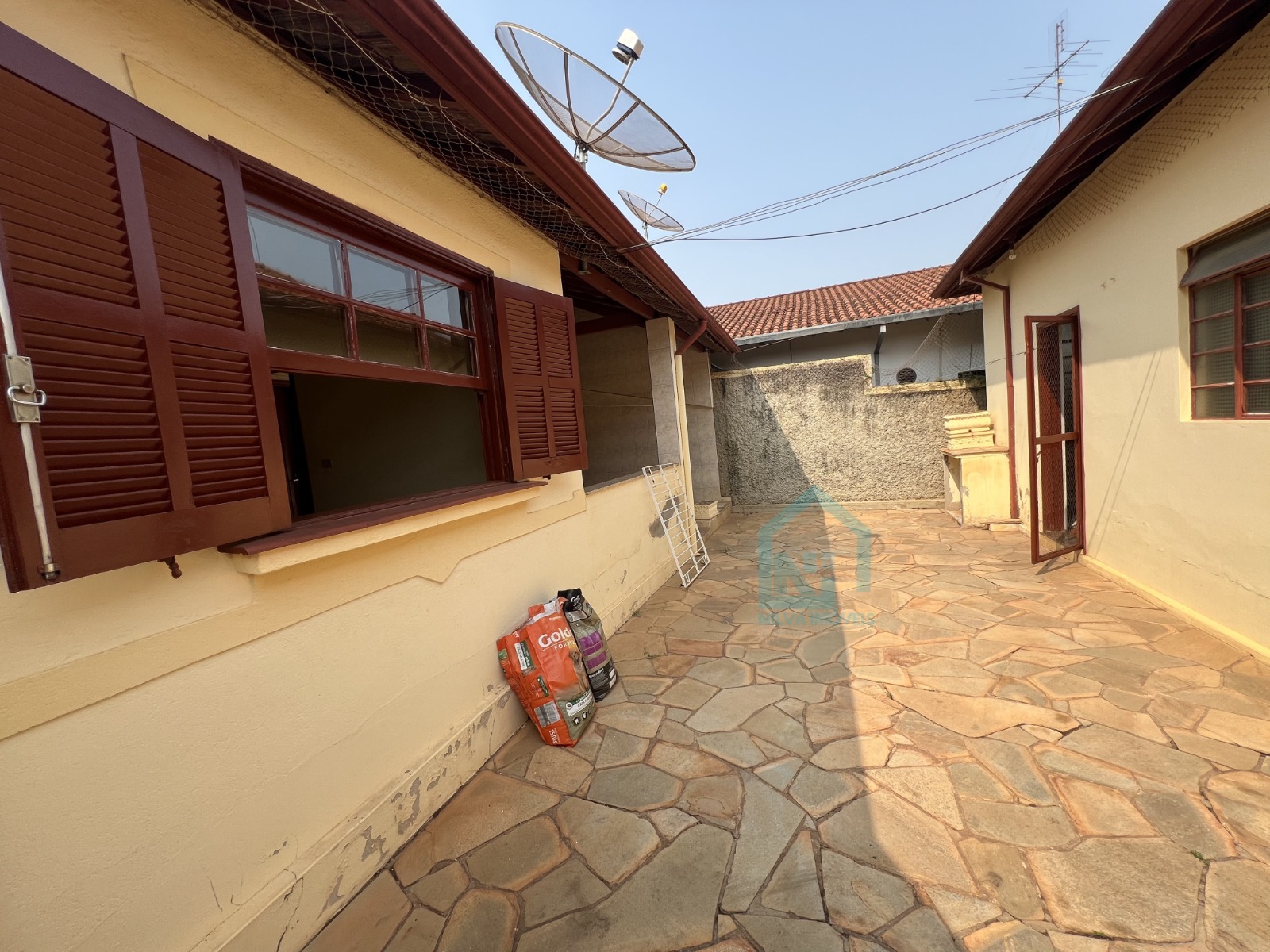 Imagens do imóveis Casa (Padrão), com 3 quartos e 2 banheiros à Venda, 325 m² em Vargem Grande do Sul/SP