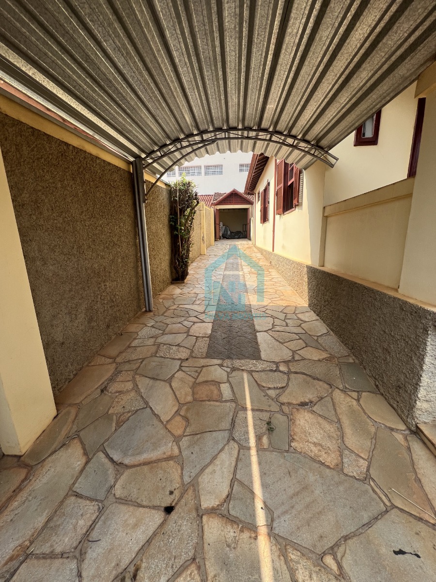 Imagens do imóveis Casa (Padrão), com 3 quartos e 2 banheiros à Venda, 325 m² em Vargem Grande do Sul/SP