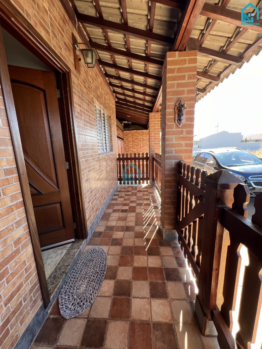 Imagens do imóveis Casa (Padrão), com 3 quartos e 2 banheiros à Venda, 250 m² em Vargem Grande do Sul/SP