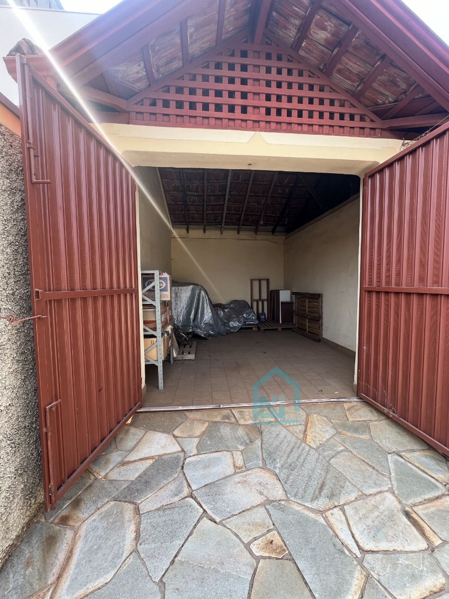 Imagens do imóveis Casa (Padrão), com 3 quartos e 2 banheiros à Venda, 325 m² em Vargem Grande do Sul/SP