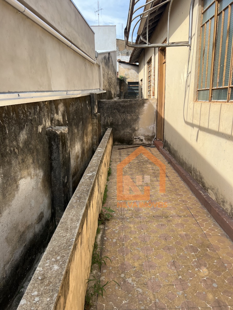Imagens do imóveis Casa (Padrão), com 3 quartos e 1 banheiros à Venda, 402 m² em Vargem Grande do Sul/SP