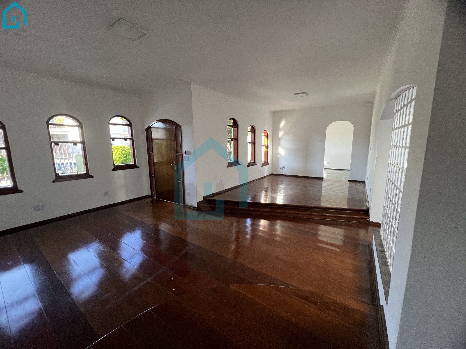 Imagens do imóveis Casa (Padrão), com 2 quartos e 2 banheiros à Venda, 360 m² em Vargem Grande do Sul/SP
