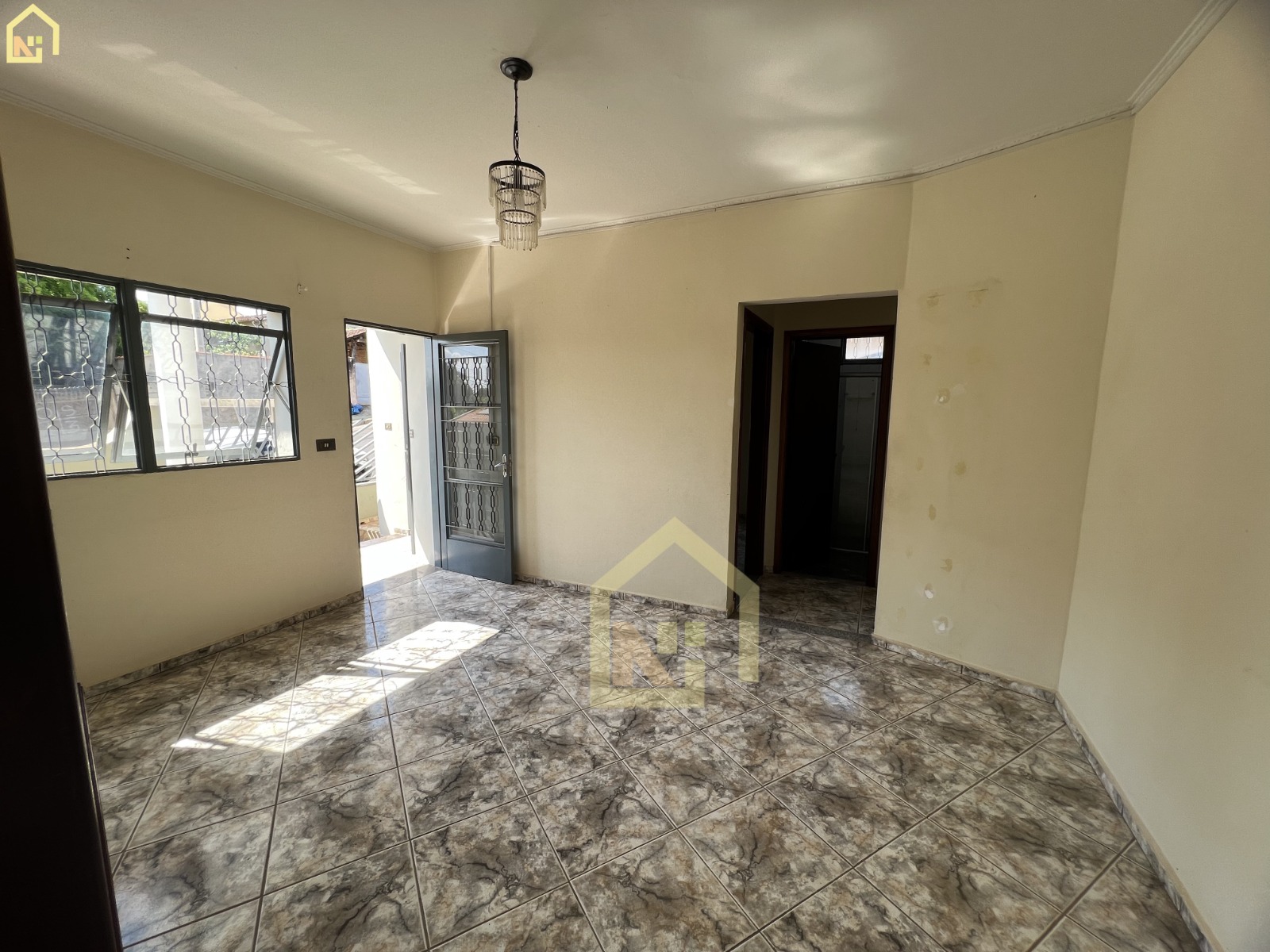 Imagens do imóveis Casa (Padrão), com 6 quartos e 2 banheiros à Venda, 190 m² em Vargem Grande do Sul/SP