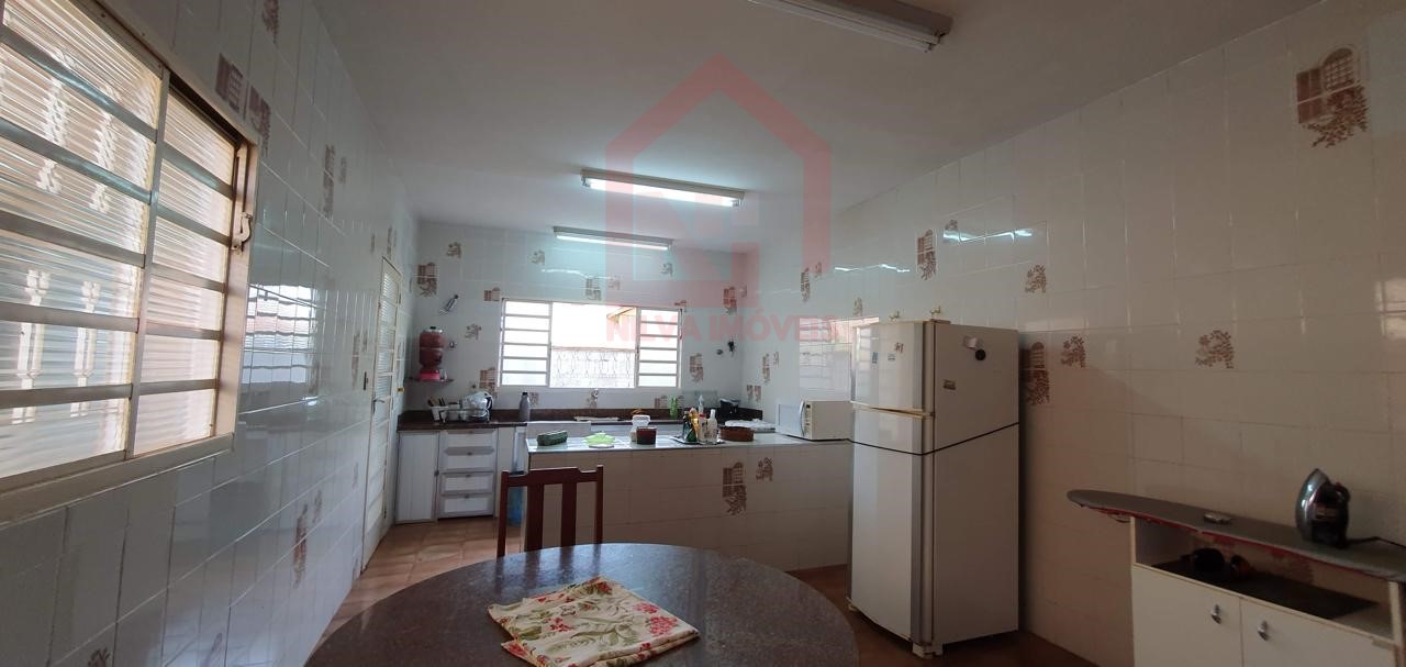 Imagens do imóveis Casa (Padrão), com 2 quartos e 2 banheiros à Venda, 298 m² em Casa Branca/SP