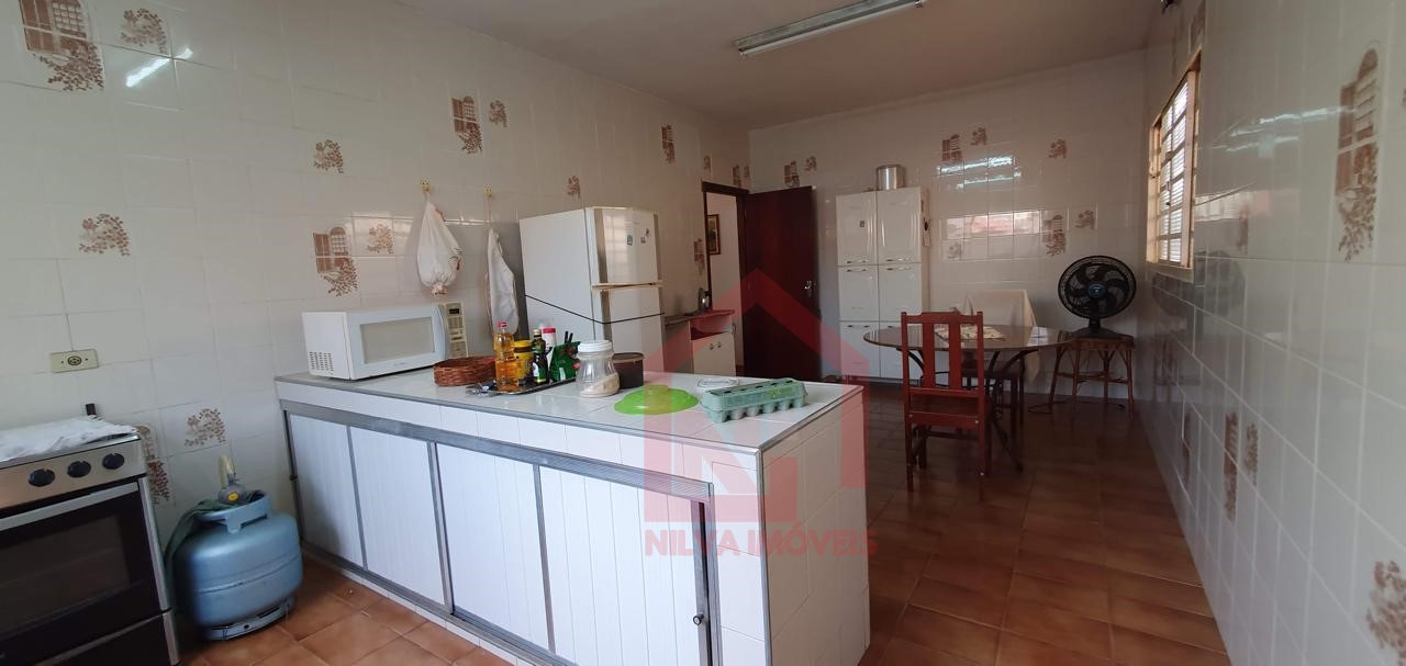 Imagens do imóveis Casa (Padrão), com 2 quartos e 2 banheiros à Venda, 298 m² em Casa Branca/SP