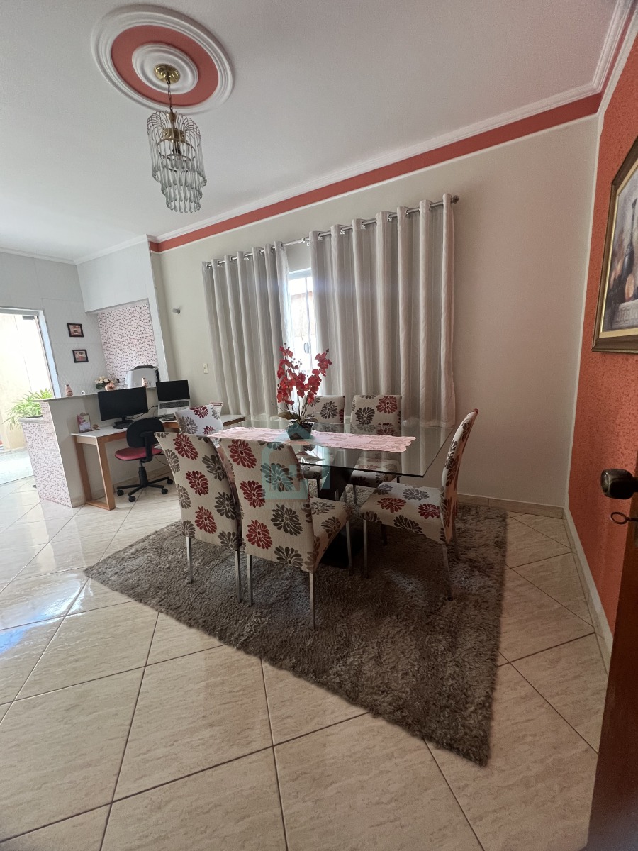 Imagens do imóveis Casa (Padrão), com 2 quartos e 3 banheiros à Venda, 250 m² em Vargem Grande do Sul/SP