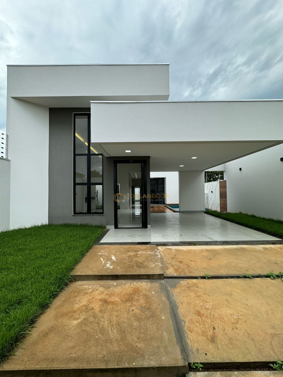 Imagens do imóveis Casa Nova com Piscina – Excelente Localização!