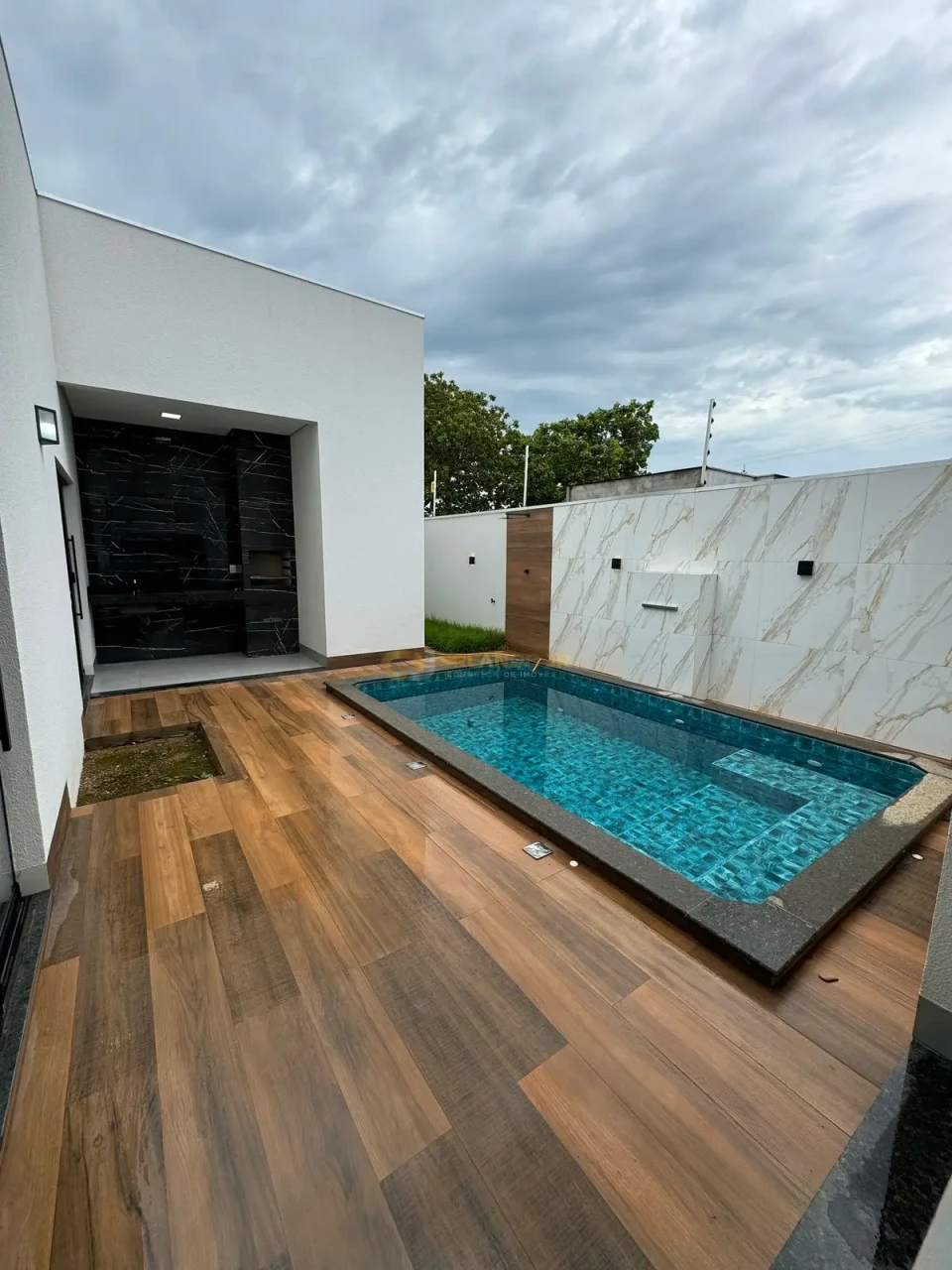Imagens do imóveis Casa Nova com Piscina – Excelente Localização!