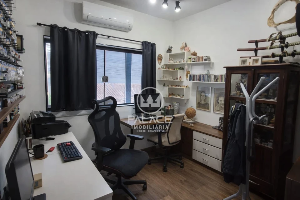 Casa de vila reformada à venda no centro de Piracicaba, SP.