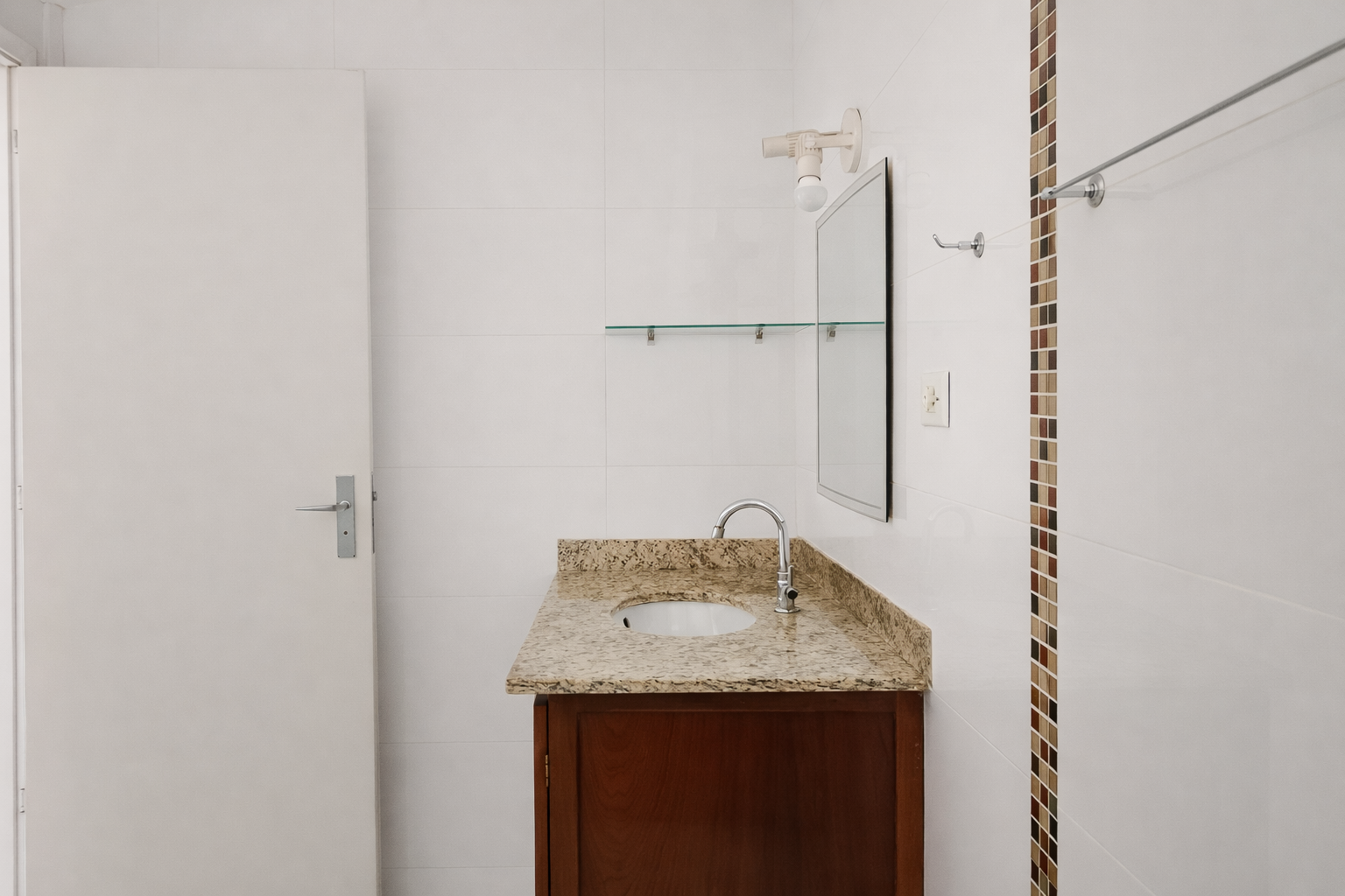 CASA / LOCACAO / 2 QUARTOS / BAIRRO ALTO