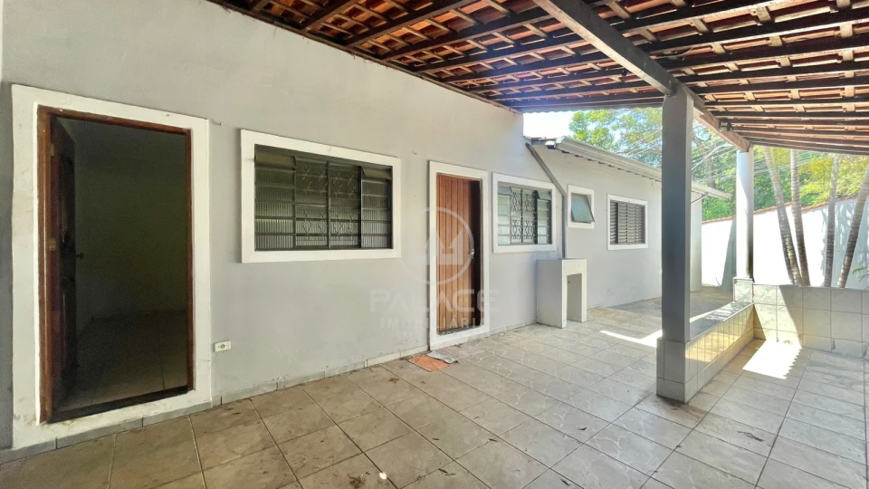 CASA / LOCACAO / JARAGUA / 2 QUARTOS / 70m²