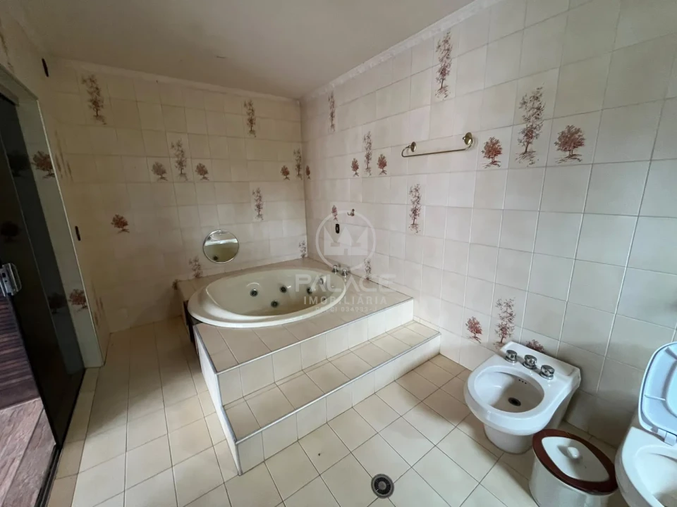 CASA COM PISCINA PARA LOCAÇÃO NO CENTRO DE PIRACICABA