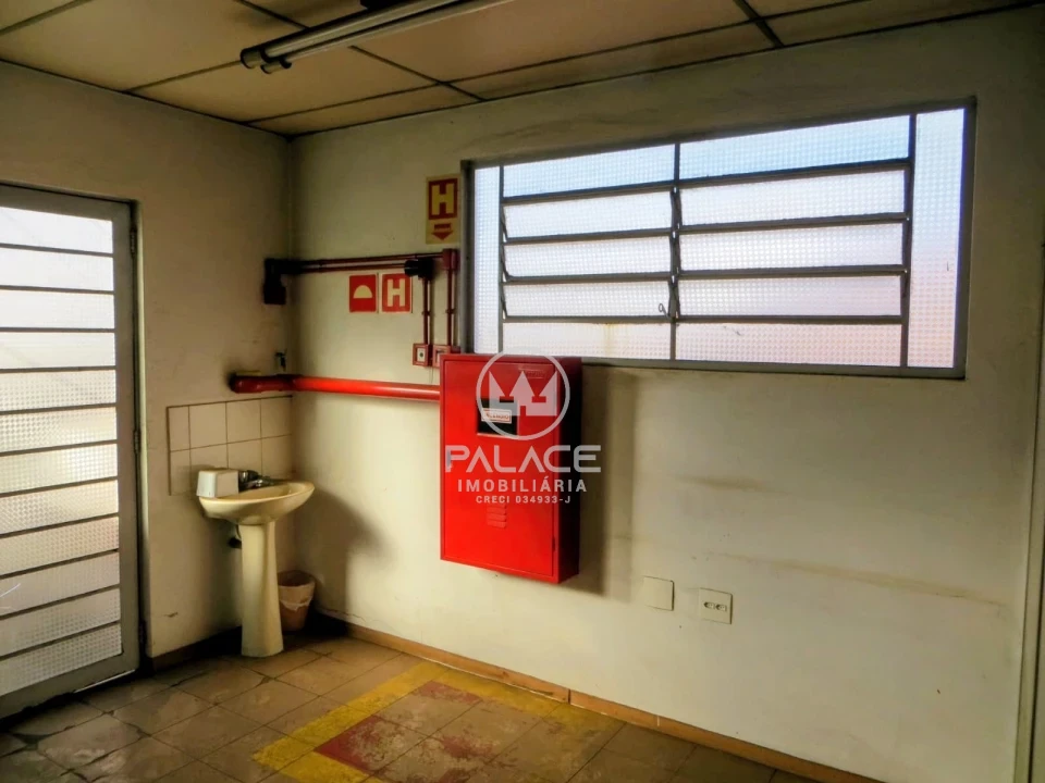 Barracão :  / Comercial / Vila Rezende