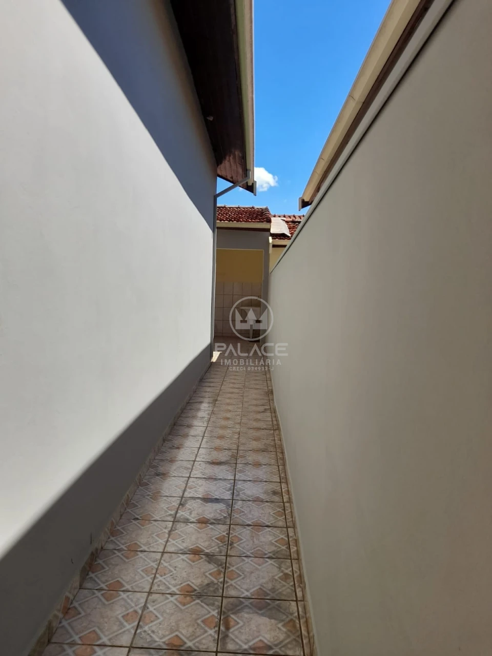 CASA PARA ALUGAR COM 3 QUARTOS CASTELINHO