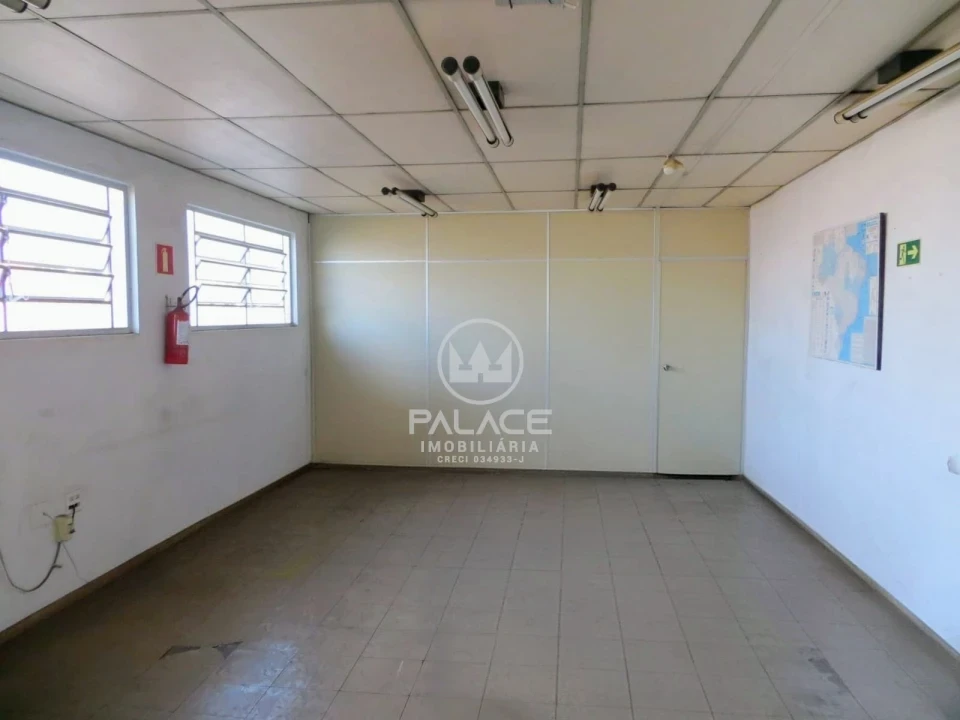 Barracão :  / Comercial / Vila Rezende