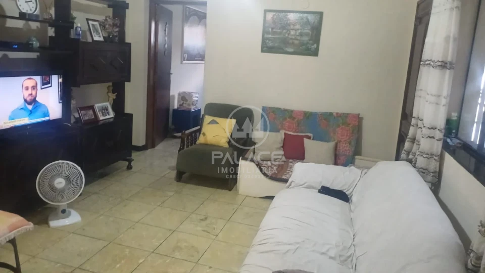 Sobrado localizado na avenida São José, próximo a Esalq