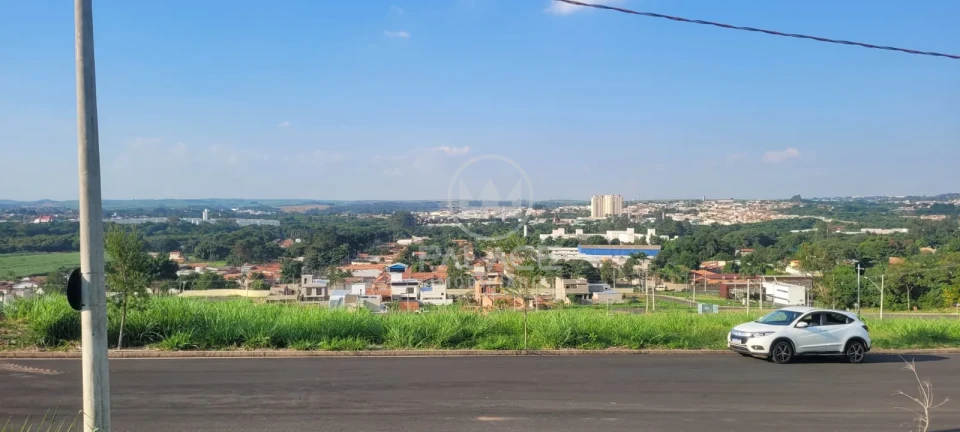 Terreno á Venda no Condomínio Canadá