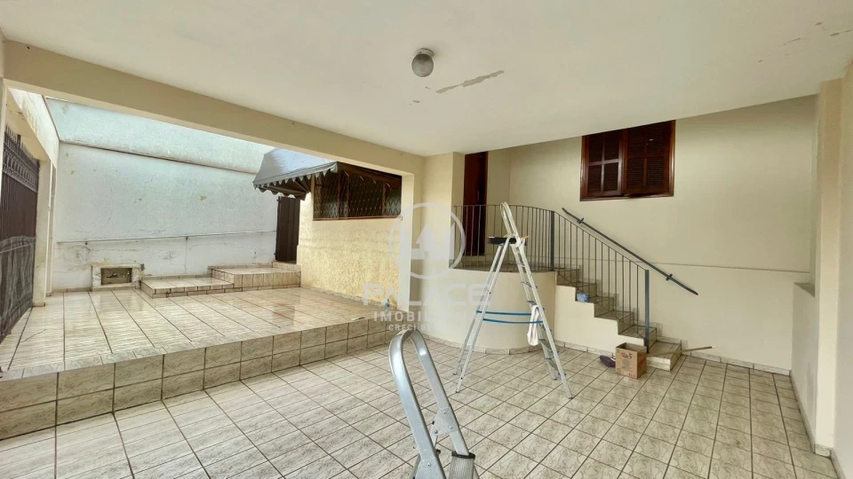 CASA COM EDICULA / 2 QUARTOS / VILA REZENDE