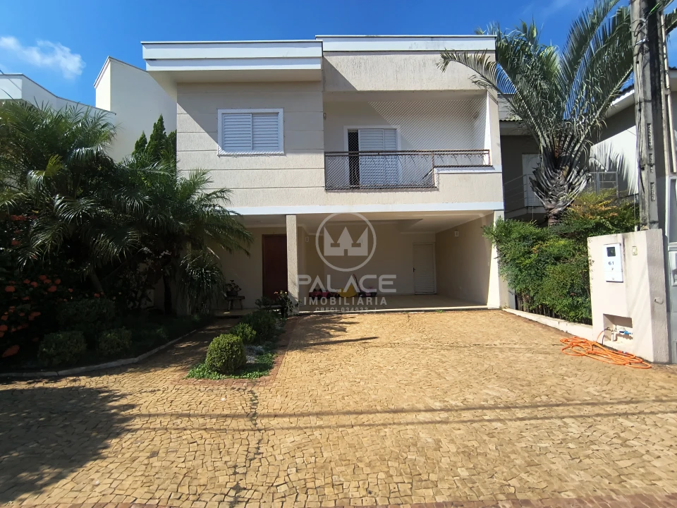 Casa à Venda no Condomínio Leão