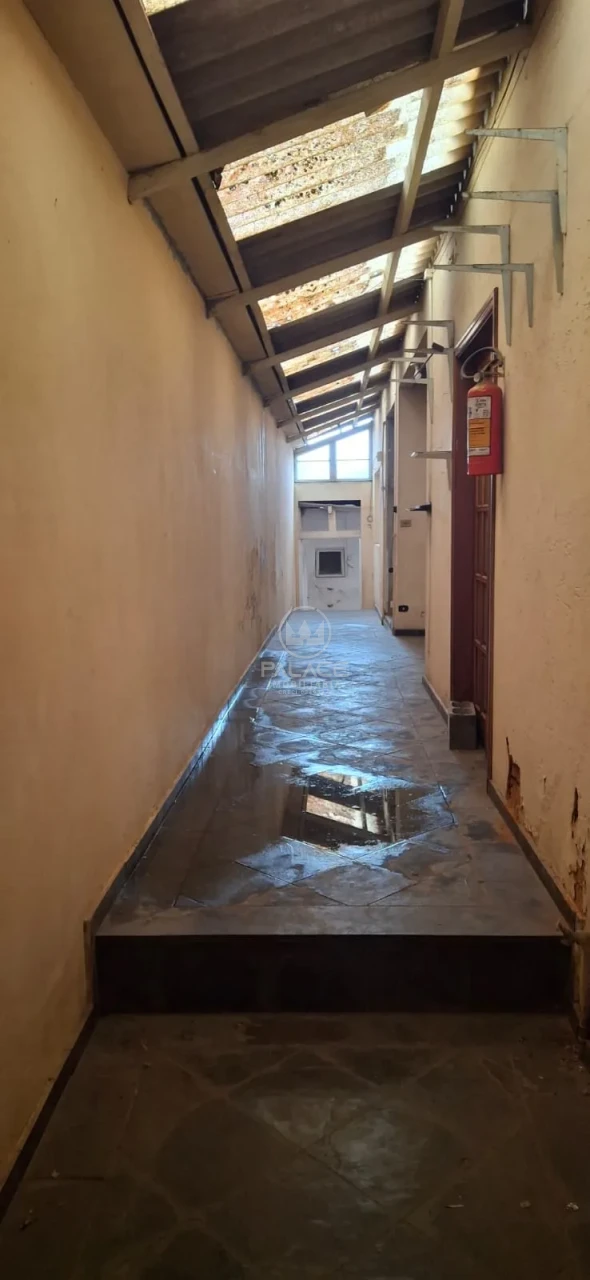 Casa  a venda proxima a Avenida Carlos Botelho.(reforma/demolição) - foto 1