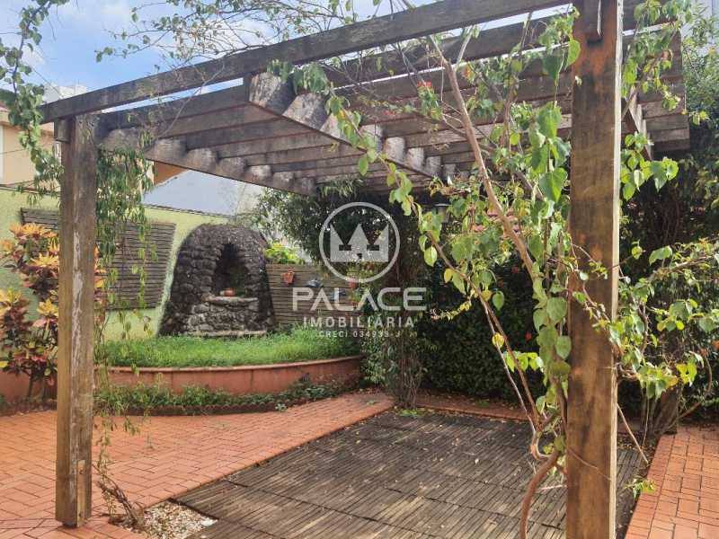 Imagens do imóveis Casa de rua -  / Residencial / Centro