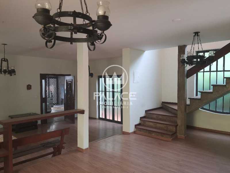 Imagens do imóveis Casa de rua -  / Residencial / Centro