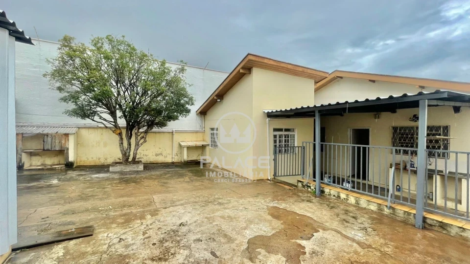 CASA COM EDICULA / 2 QUARTOS / VILA REZENDE