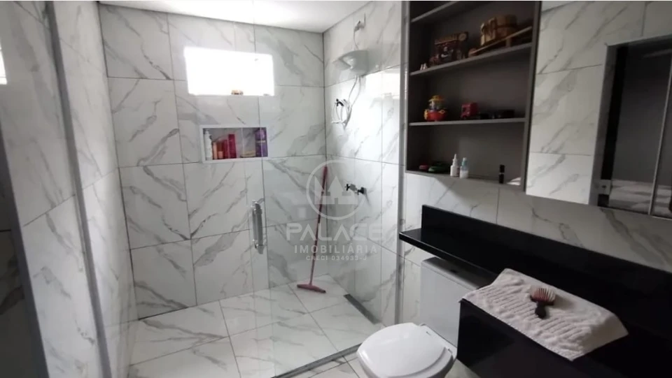 Casa com piscina a venda no bairro Vila Sônia, Piracicaba, SP.