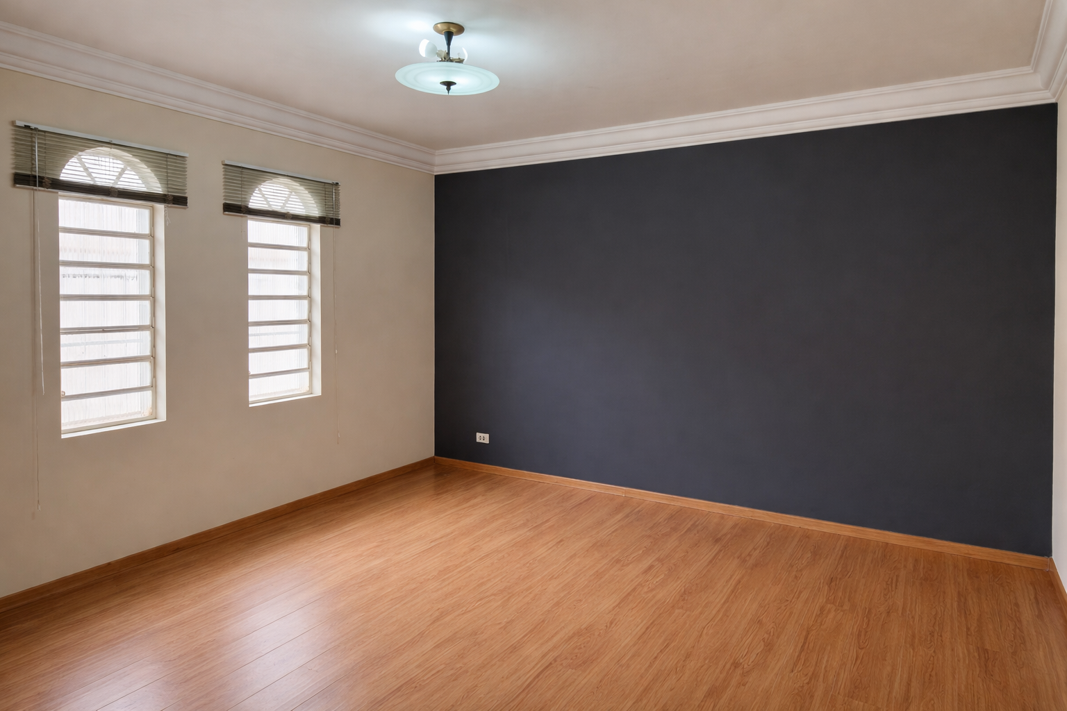 CASA / LOCACAO / 2 QUARTOS / BAIRRO ALTO