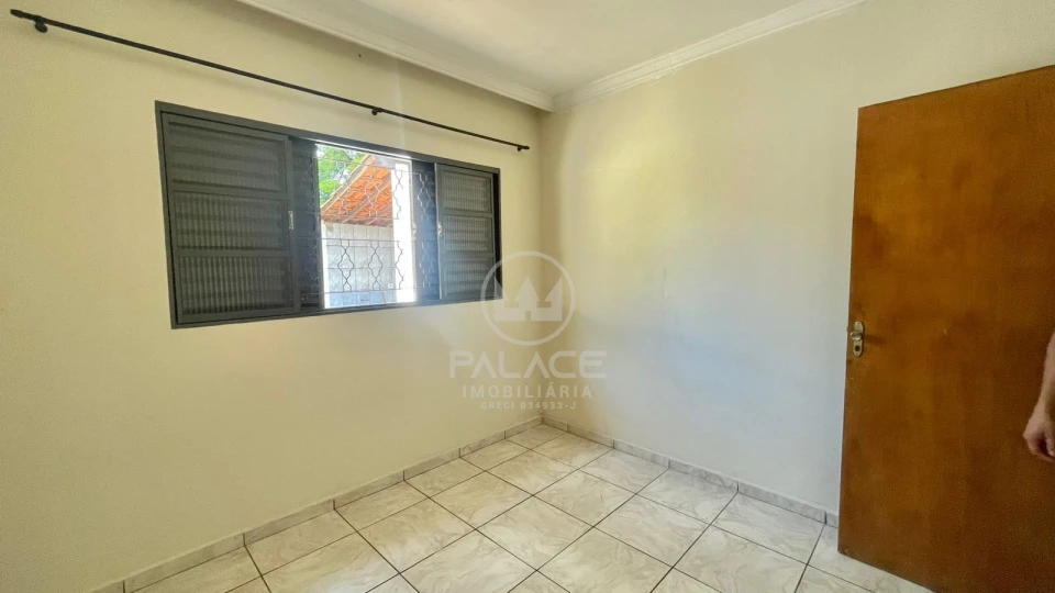 CASA / LOCACAO / JARAGUA / 2 QUARTOS / 70m²