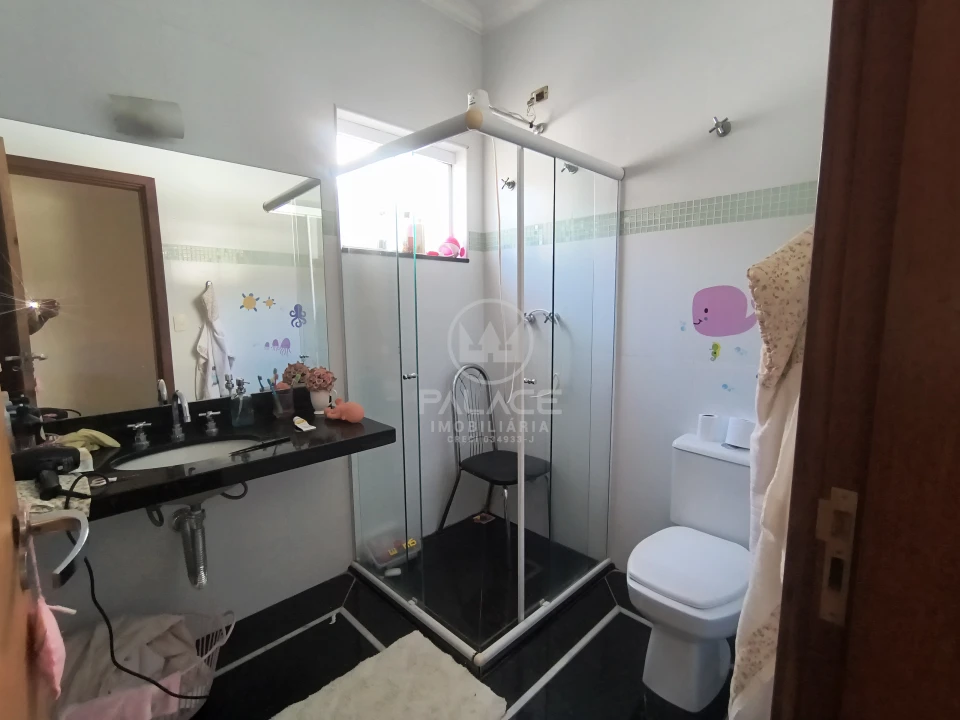 Casa à Venda no Condomínio Leão