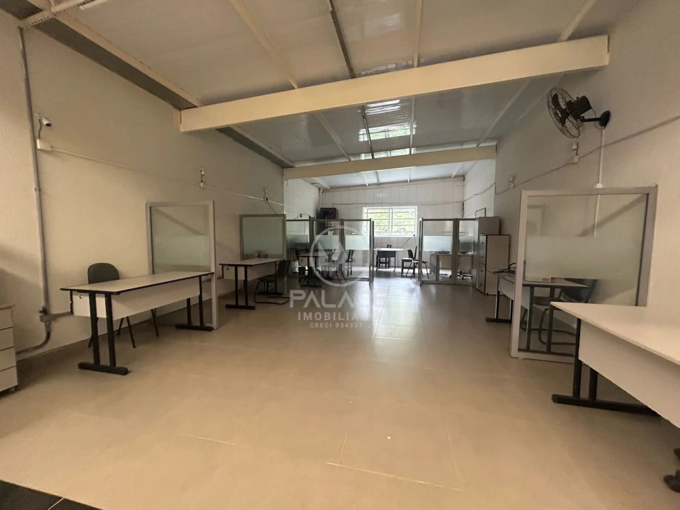 BARRACÃO PARA ALUGAR EM EXCELENTE LOCALIZAÇÃO E CONDIÇÕES - 1.000M²