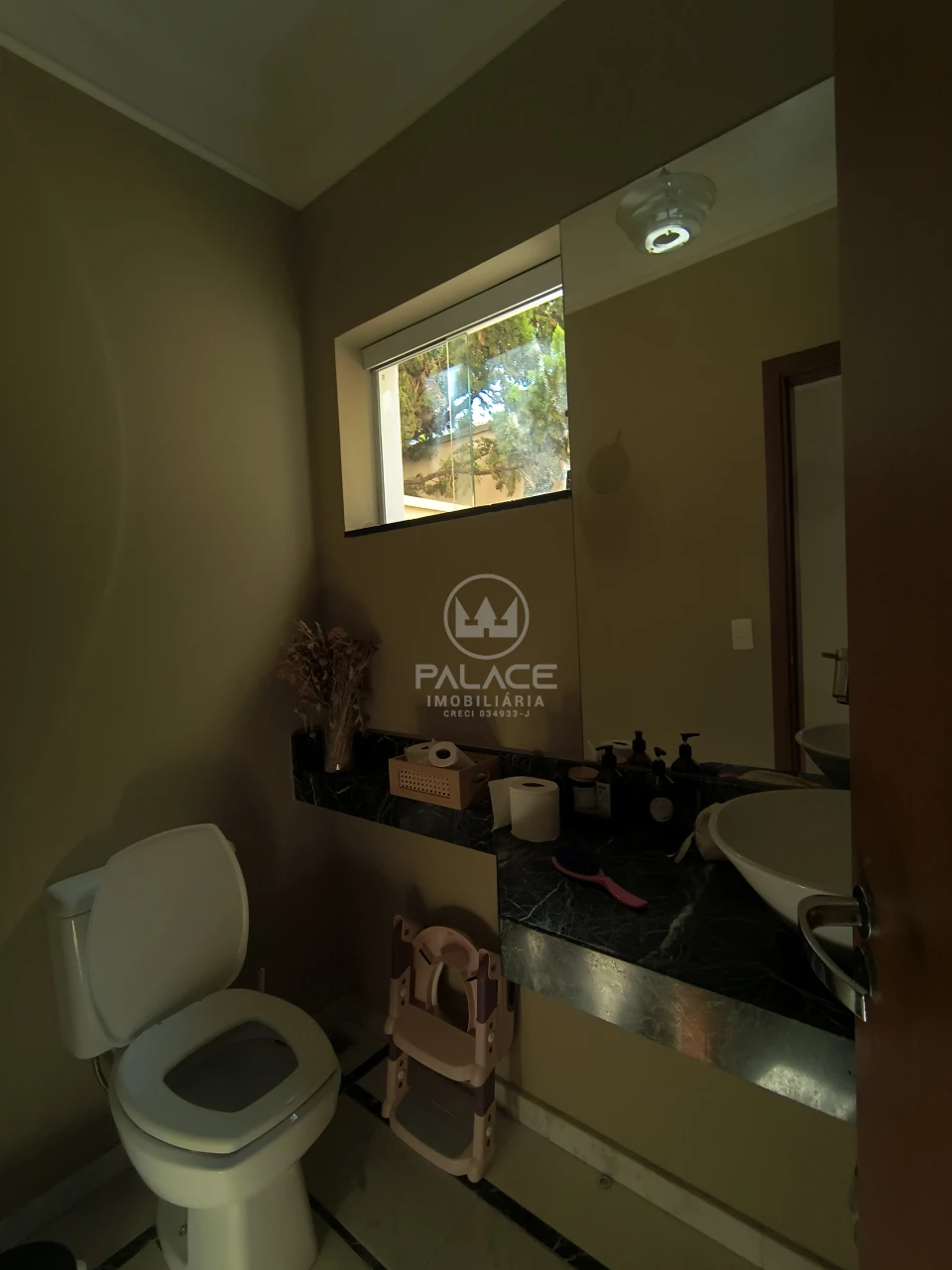 Casa à Venda no Condomínio Leão