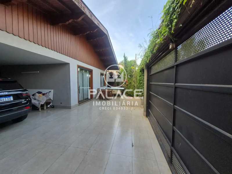 Casa de rua : Térrea / Residencial / Nova América