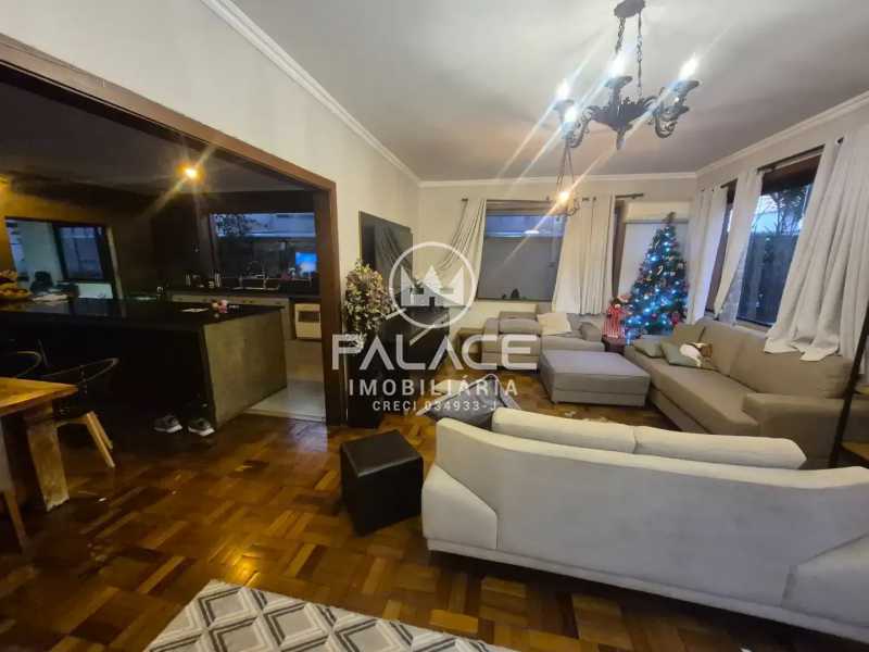 Casa de rua : Térrea / Residencial / Nova América