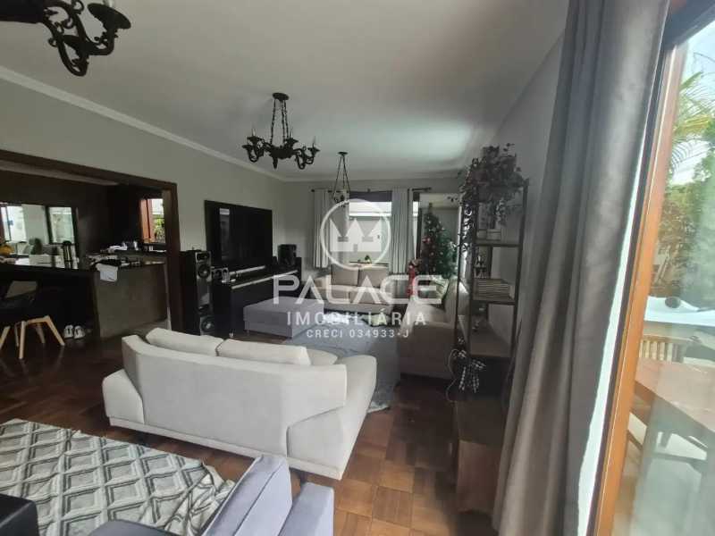 Casa de rua : Térrea / Residencial / Nova América