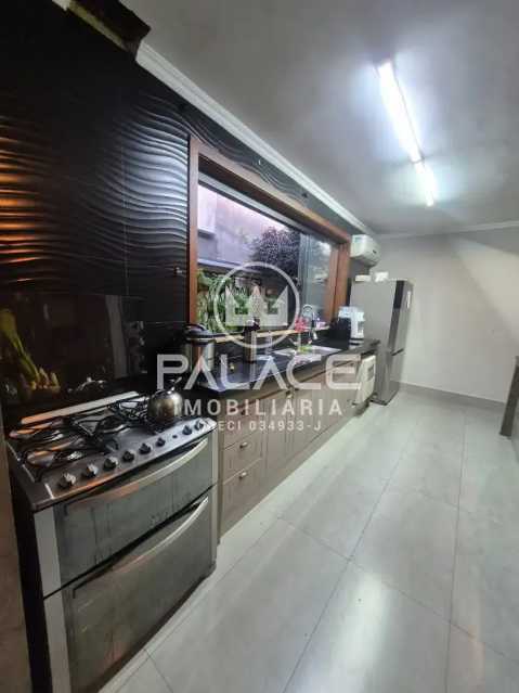 Casa de rua : Térrea / Residencial / Nova América