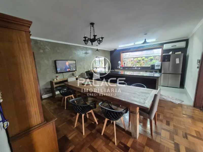 Casa de rua : Térrea / Residencial / Nova América