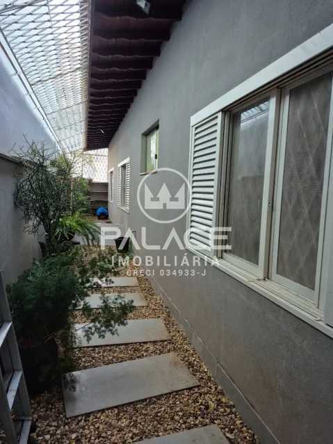 Casa de rua : Térrea / Residencial / Nova América