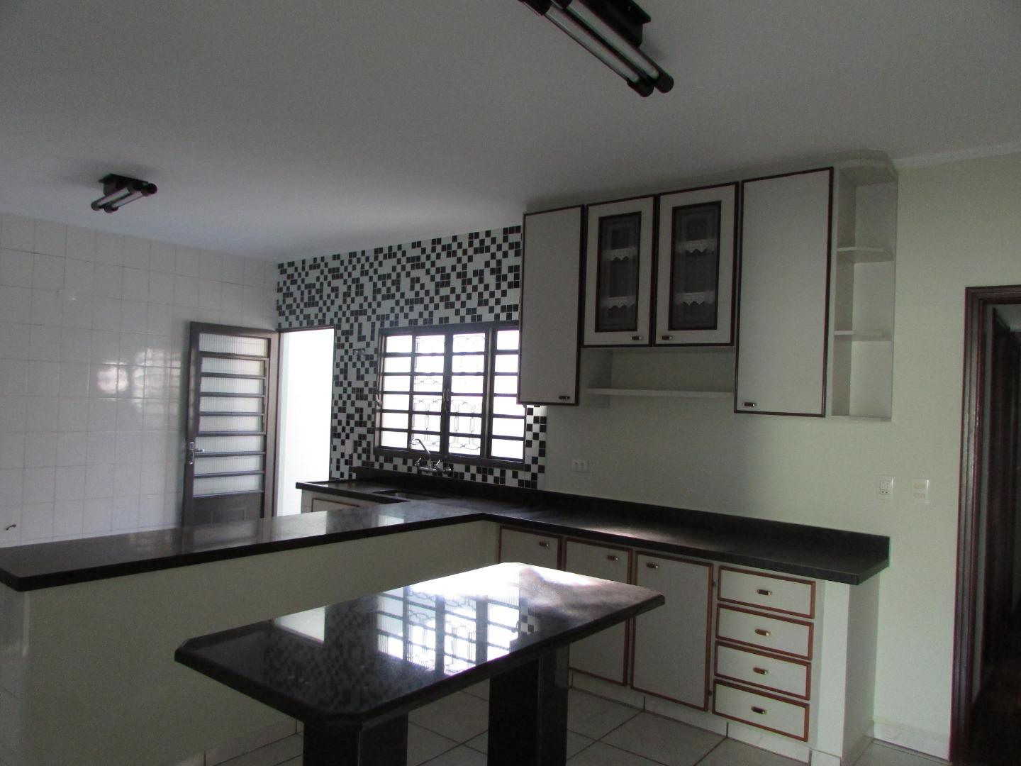 Casa com 3 dormitórios, 140 m² - venda por RS 600.000,00 ou aluguel por RS 2.000,00-mês - Centro - Piracicaba-SP