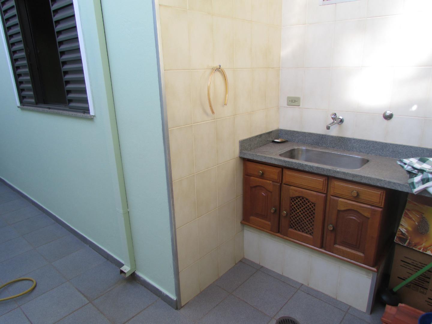 Casa com 3 dormitórios, 140 m² - venda por RS 600.000,00 ou aluguel por RS 2.000,00-mês - Centro - Piracicaba-SP