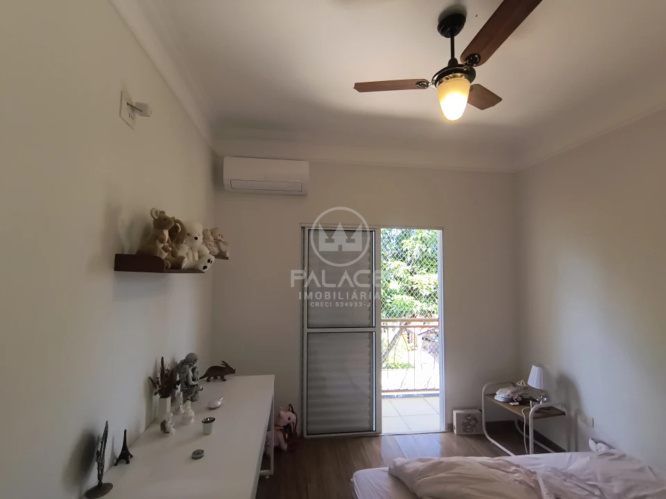 Casa à Venda no Condomínio Leão