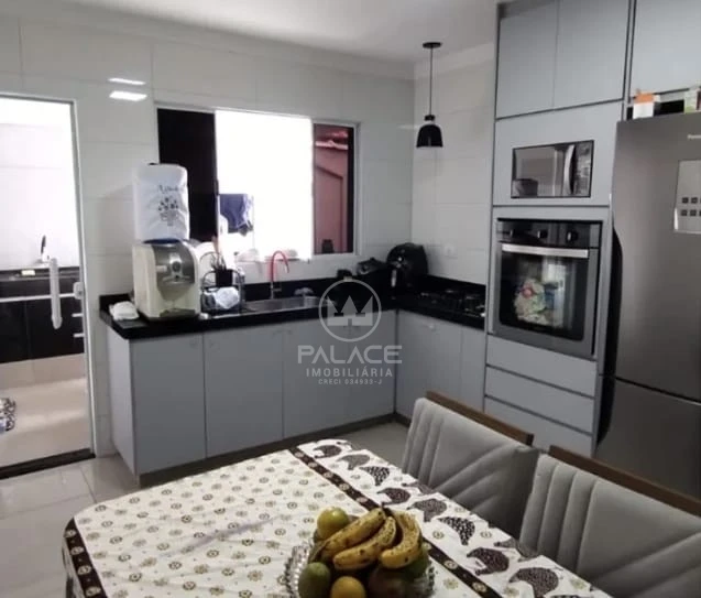 Casa com piscina a venda no bairro Vila Sônia, Piracicaba, SP.