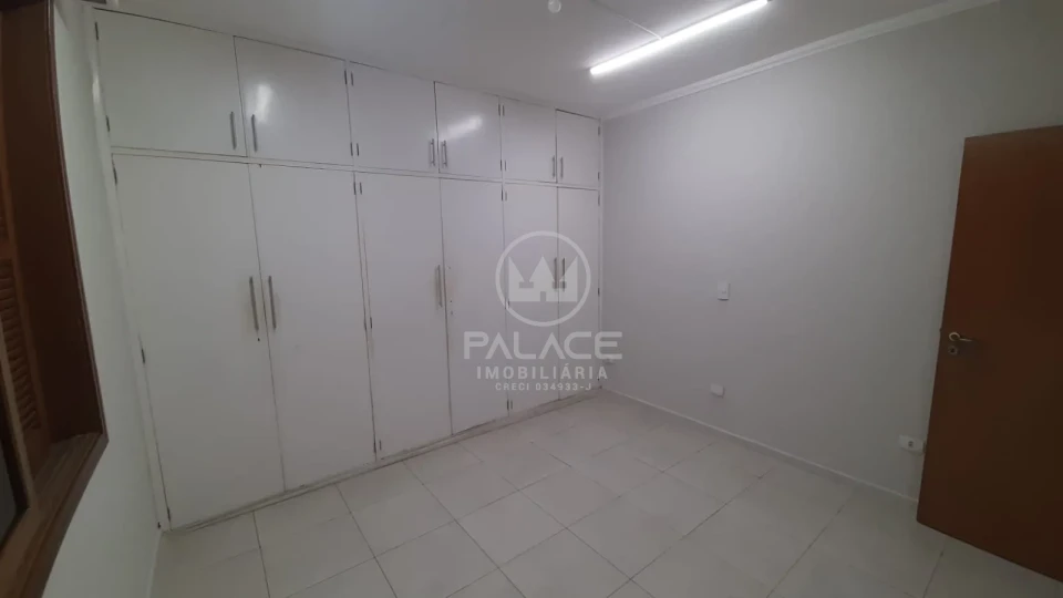 CASA PARA LOCAÇÃO /  3 QUARTOS / 5 VAGAS DE GARAGEM /COMERCIAL /  RESIDENCIAL