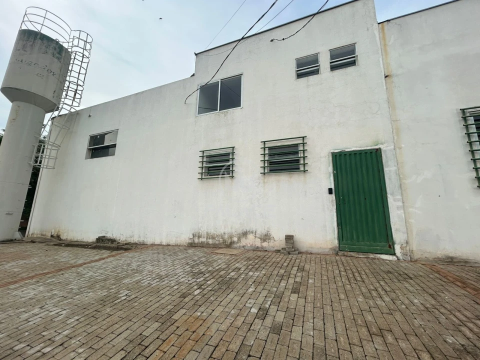 BARRACÃO PARA ALUGAR EM EXCELENTE LOCALIZAÇÃO E CONDIÇÕES - 1.000M²