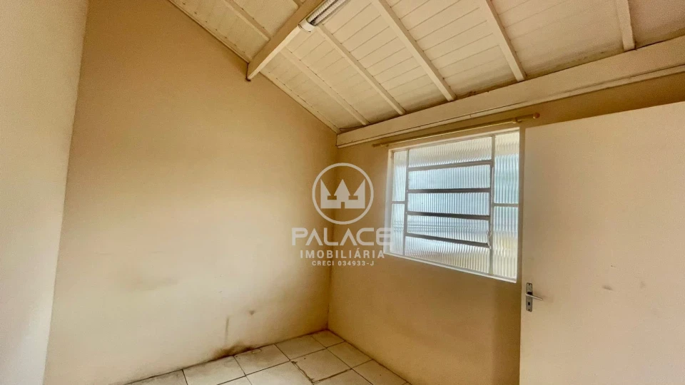 CASA COM EDICULA / 2 QUARTOS / VILA REZENDE